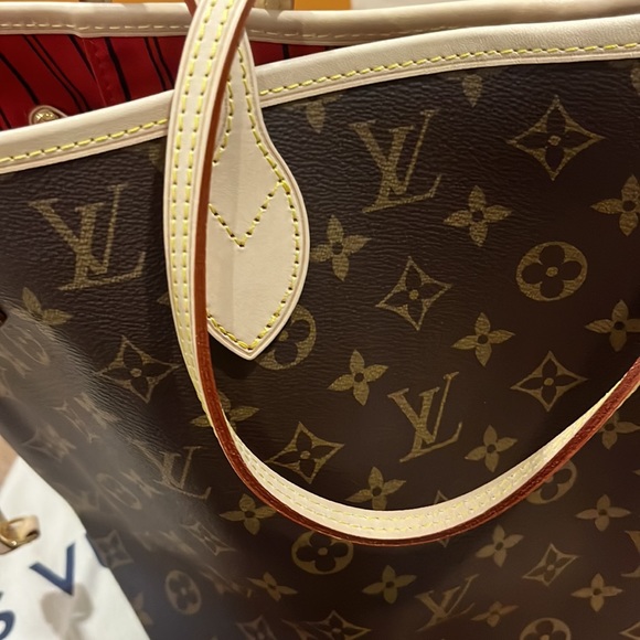 Louis Vuitton Neverfull MM - Picture 6 of 15